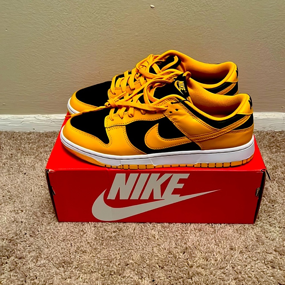 Nike Dunks Goldenrod